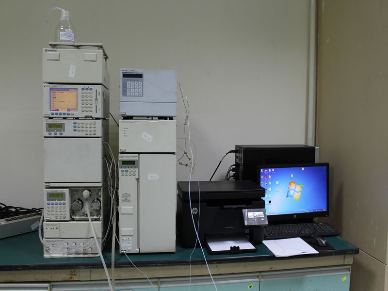 HPLC+ Photodiode Array detector + Fluorescence detector: 
	- Determination of drug concentrations in biological samples 
	-Determination of degradation products of drug molecules 
	-Determination of drug concentrations in dosage forms and different pH media 