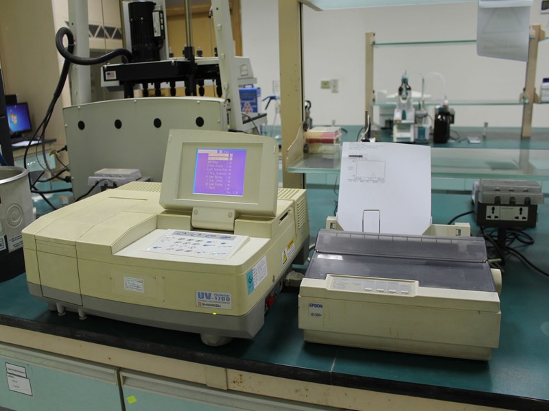 Spectrophotometer: 
	Determination of drug concentration in solutions Scanning of λ max for specific drug Verification of material purity 